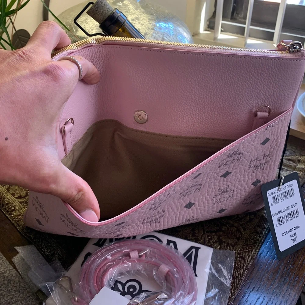 Authentic MCM logo Diamond Leather zip top clutch/Crosby❤️ - Picture 4 of 15